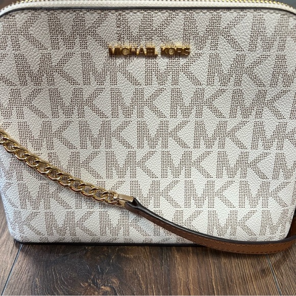 Michael Kors jet set dome crossbody - Picture 2 of 6